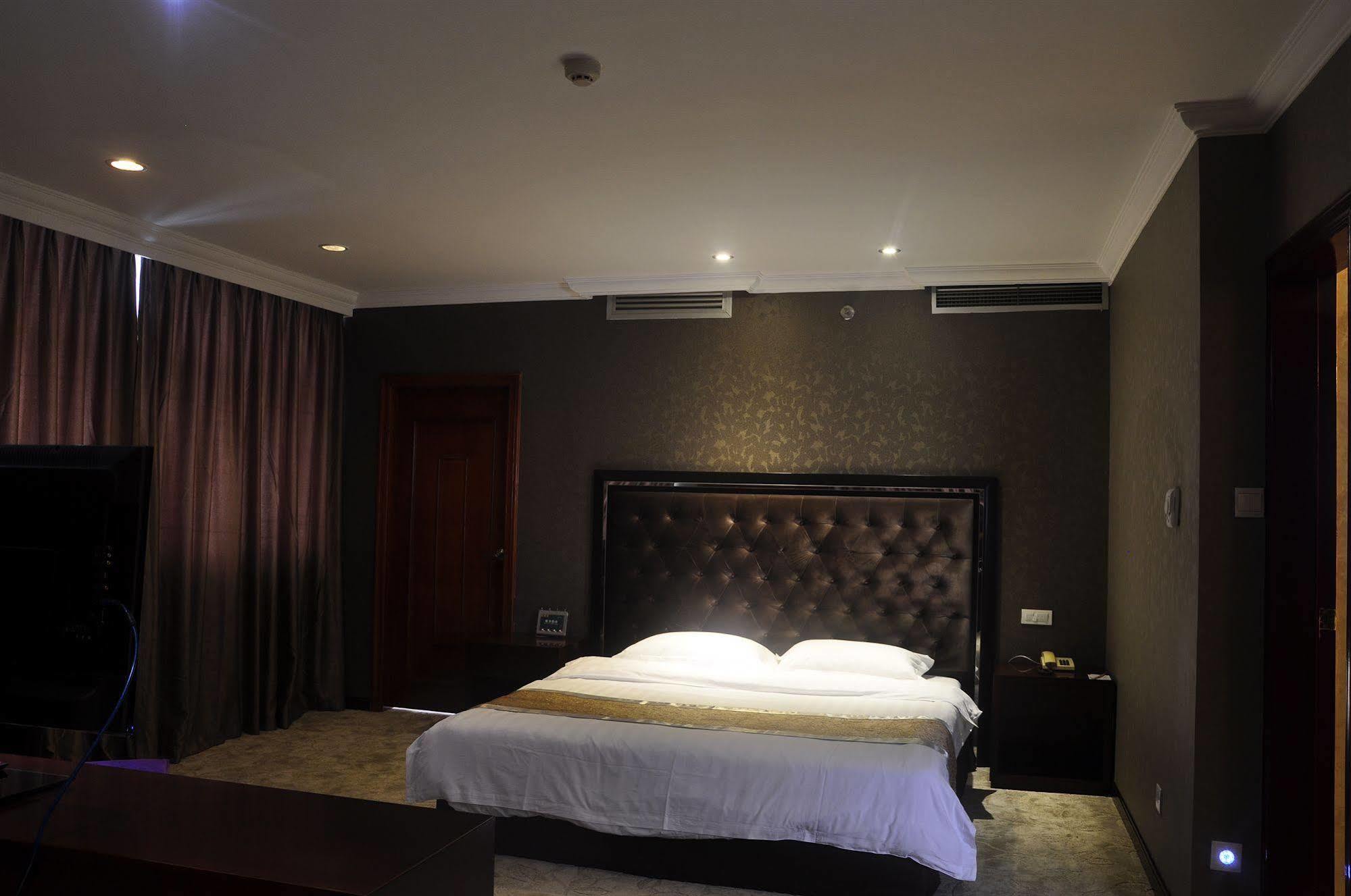Garden City Hotel Csengtu Kültér fotó