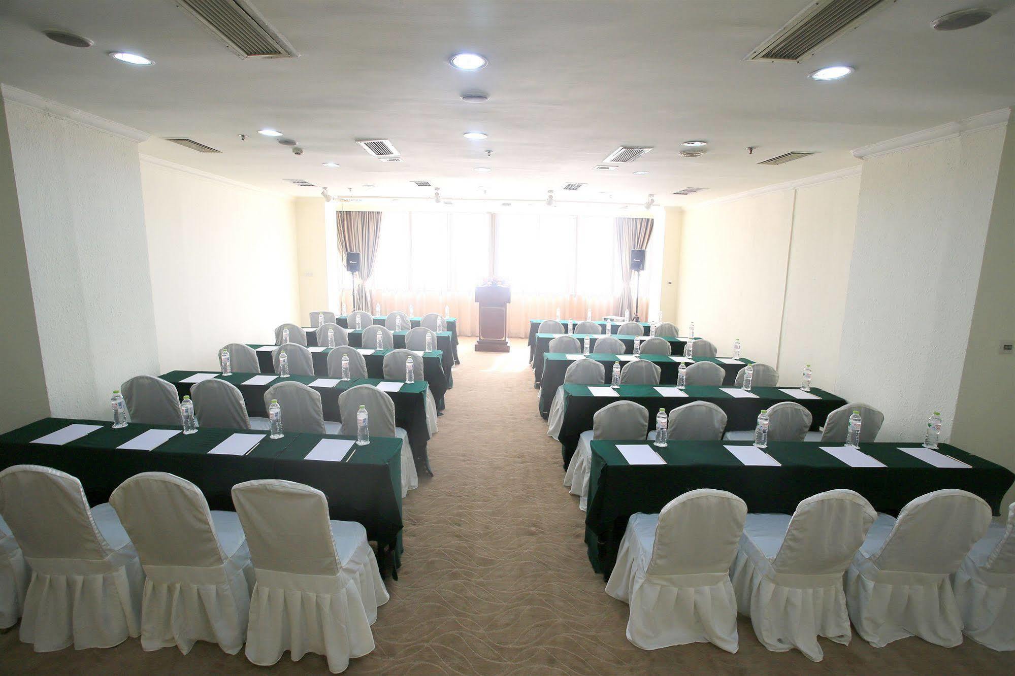 Garden City Hotel Csengtu Kültér fotó